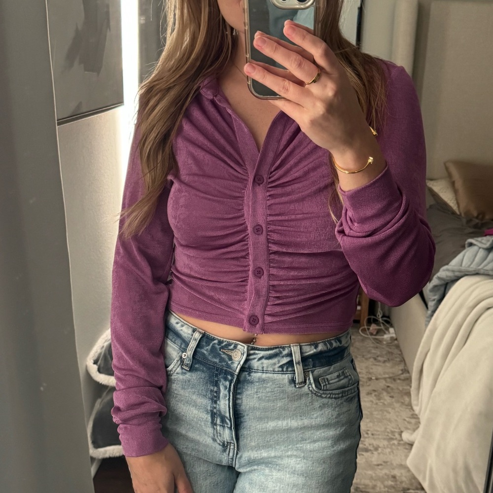 Purple Ruched Button-Up Women's Top - Picture 7 of 10